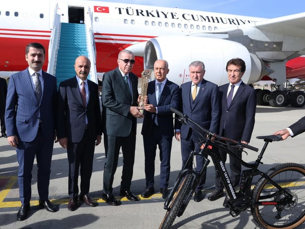 Türkiye Bisiklet Federasyonu’ndan Cumhurbaşkanı Erdoğan’a 60. Yıl Teşekkürü