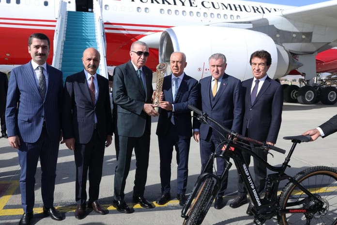 Türkiye Bisiklet Federasyonu’ndan Cumhurbaşkanı Erdoğan’a 60. Yıl Teşekkürü