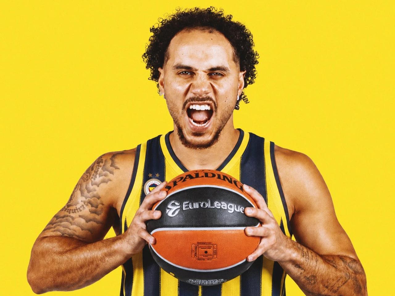 Shane Larkin resmen Fenerbahçe'de