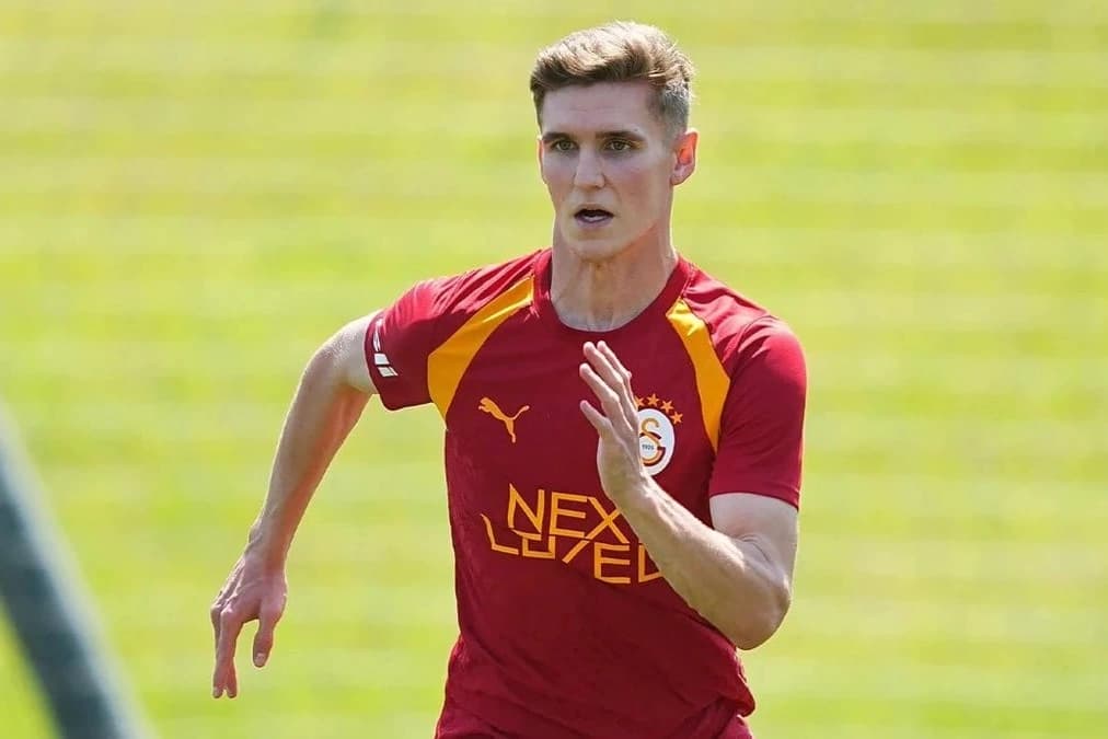 Galatasaray’da sağ bek temizliği