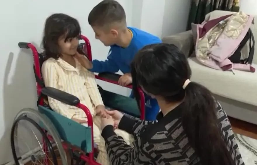 Ebru Yıldız ve iki çocuğu