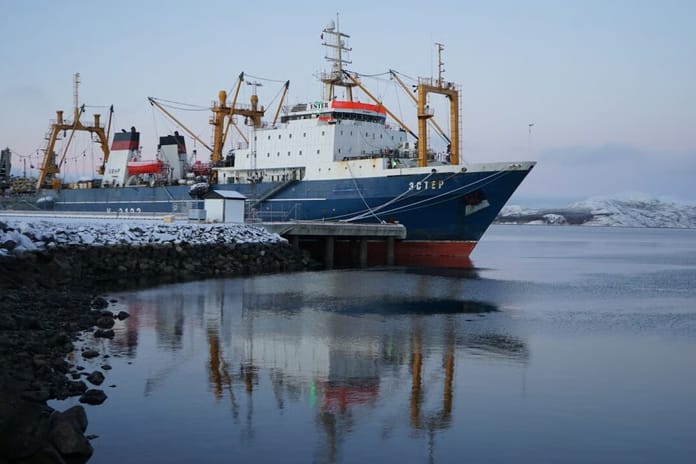 Norveç Rus balıkçı gemisine el koydu