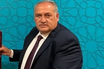 Nevşehir Yazıhüyük Belediye Başkanı halı sahada gençleri sopayla darp etti 