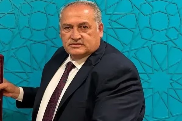 Nevşehir Yazıhüyük Belediye Başkanı halı sahada gençleri sopayla darp etti 