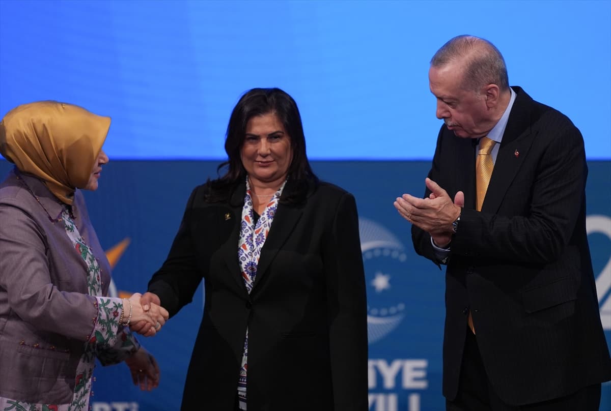 AK Parti'ye katılan belediye ve isimler