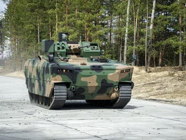 Polonya, ilk seri üretim Borsuk zırhlı muharebe araçlarını teslim aldı