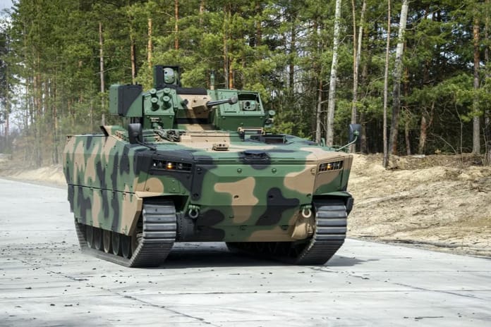 Polonya, ilk seri üretim Borsuk zırhlı muharebe araçlarını teslim aldı