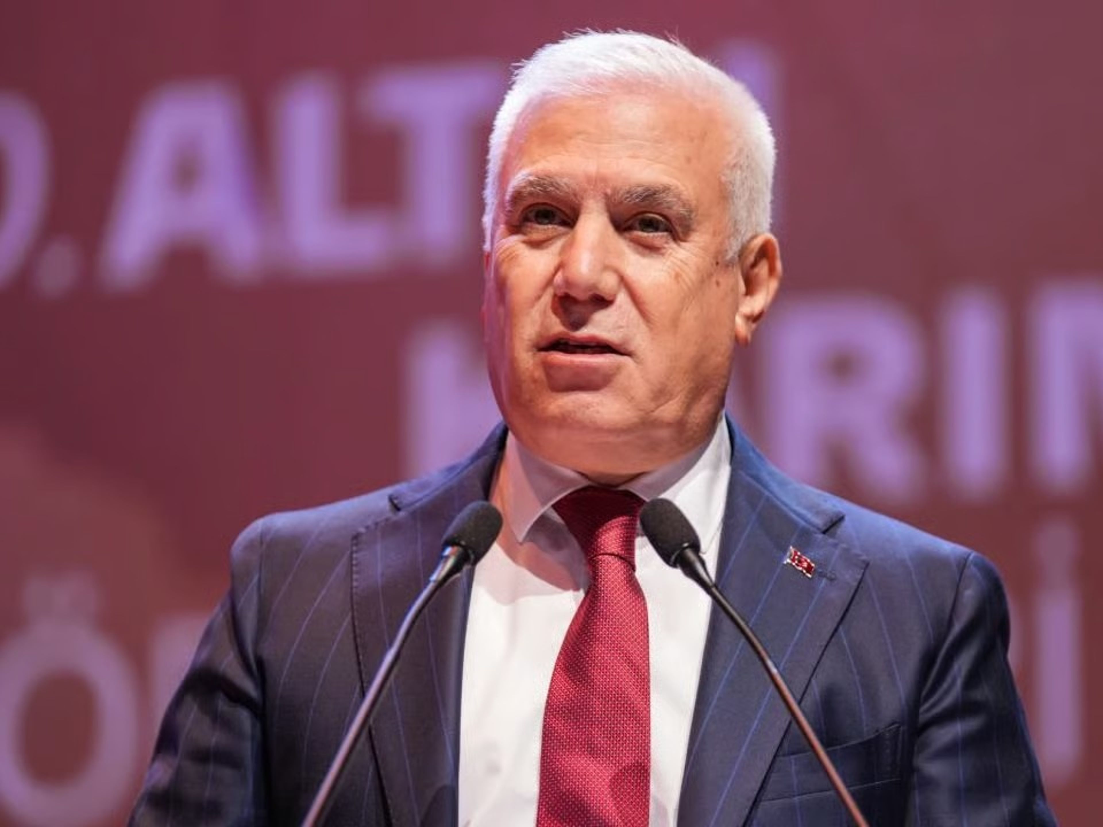 Yolsuzluktan tutuklanıp, görevden uzaklaştırılmıştı