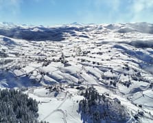 Ordu'nun Çambaşı Yaylası'nda kar ve sisle muhteşem manzara