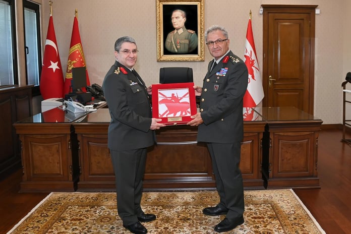 Kara Kuvvetleri Komutanlığında Devir-Teslim Töreni