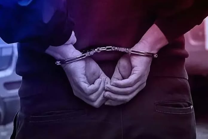 Türk bayrağına saygısızlığa tutuklama