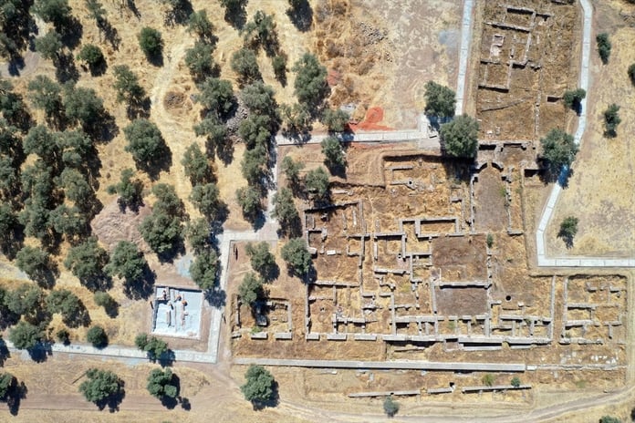 Tralleis Antik Kenti'nde 2 bin yıllık Roma villaları ortaya çıkarıldı