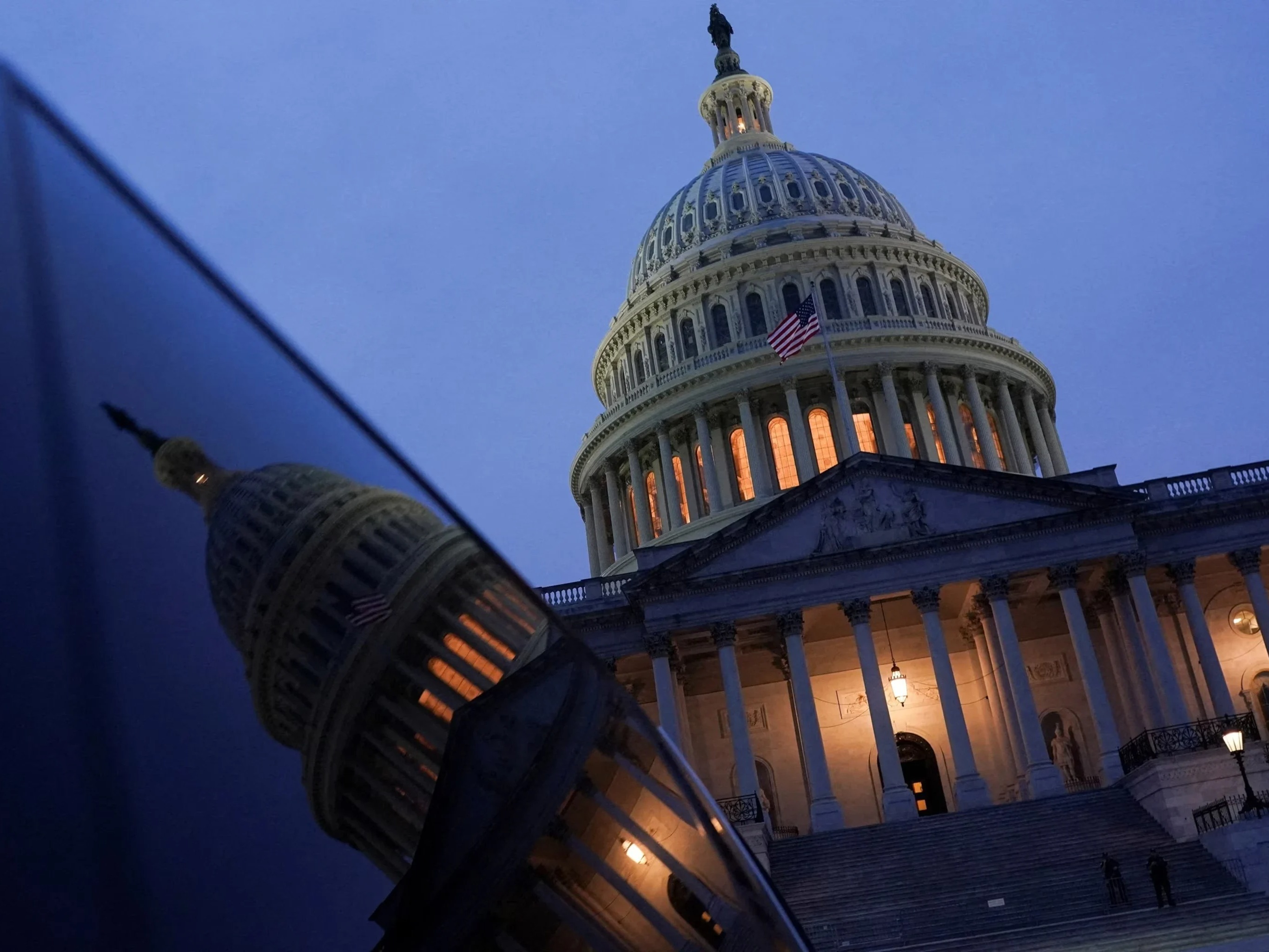 US Government Shuts Down as Senate Talks Collapse