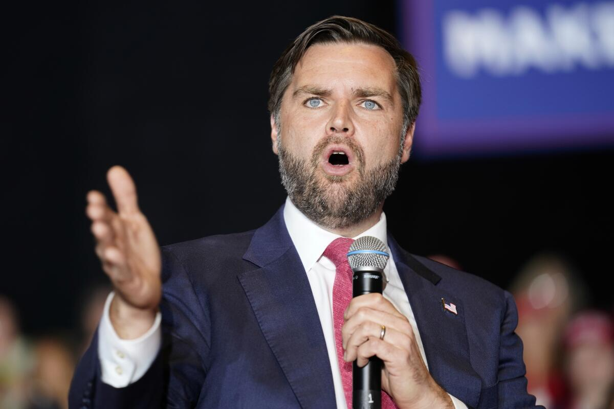 ABD Başkan Yardımcısı JD Vance Joe Biden'ı topa tuttu