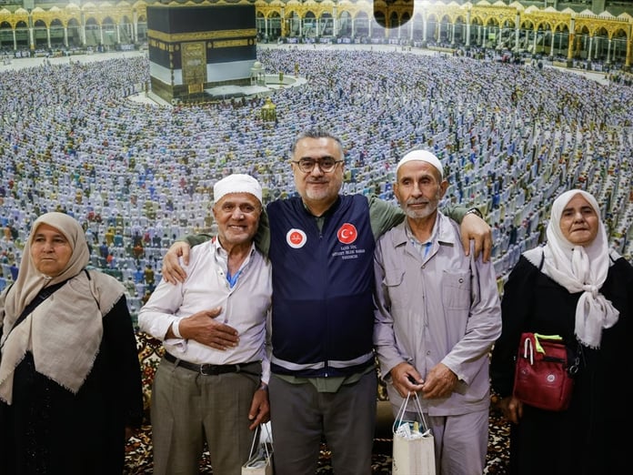 25 yıldır konuşmayan iki komşu Mekke'de barıştı