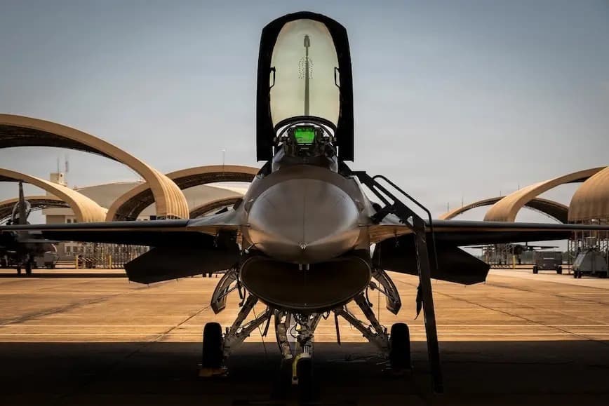Yapay zekâ destekli F-16'lar uçuşta