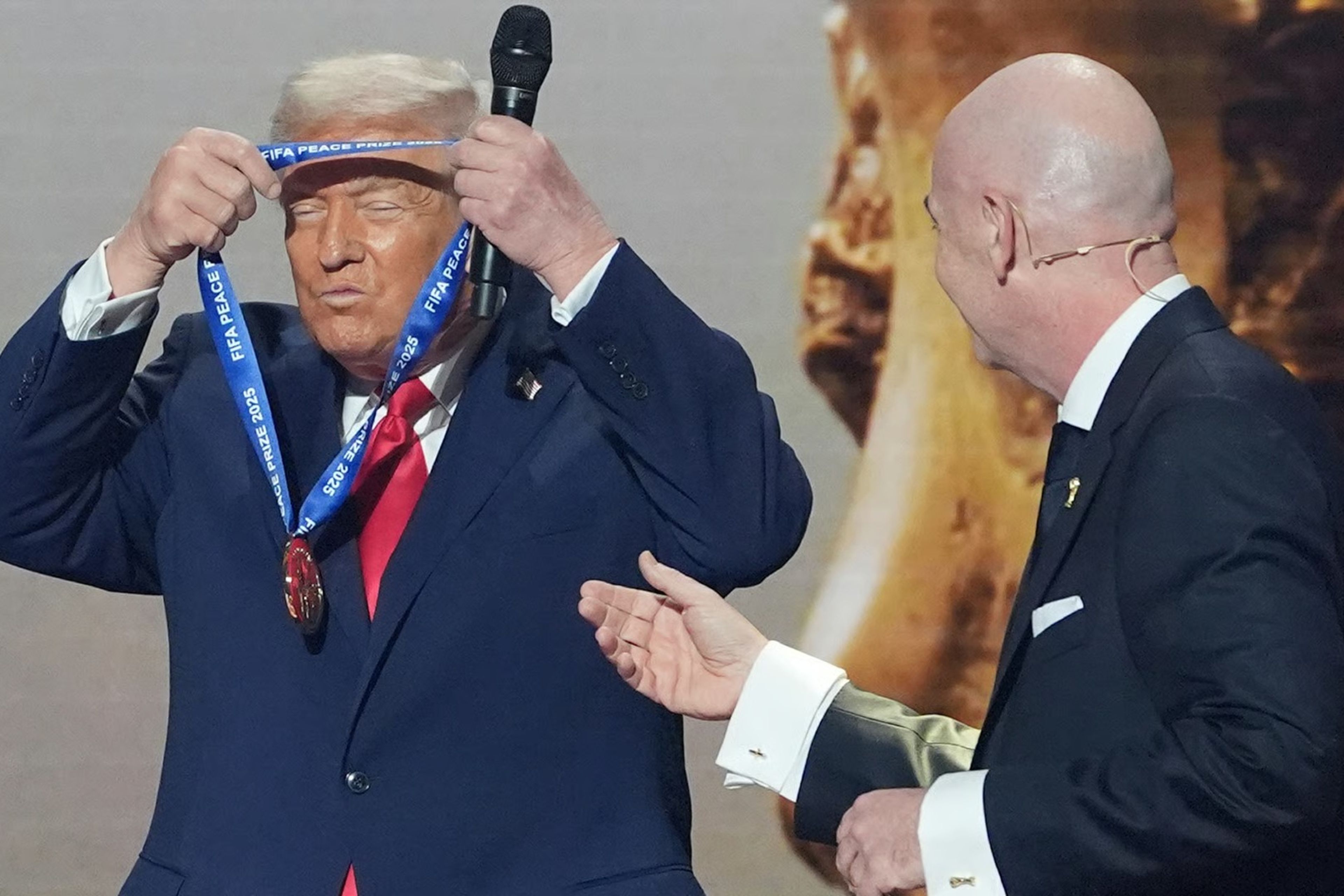 ABD Başkanı Trump'a FIFA'dan "Dünya Barışı Ödülü"