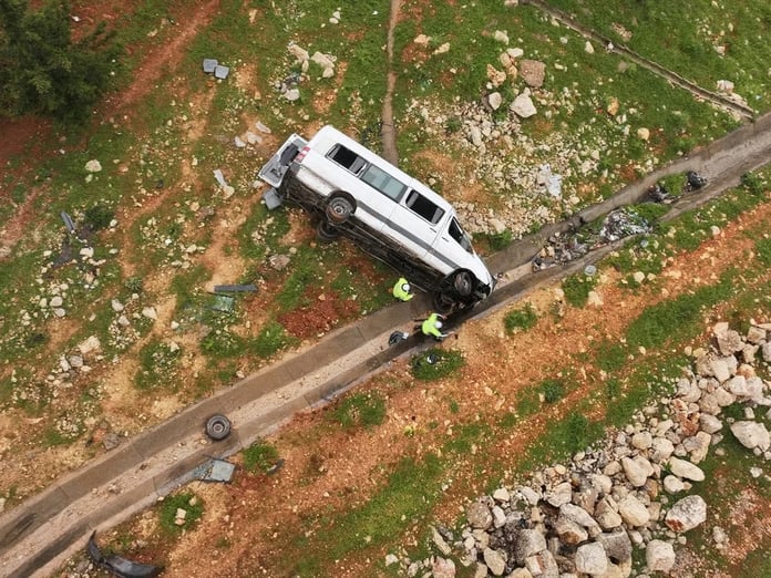 Gaziantep'te işçi servisi devrildi: 16 kişi yaralandı