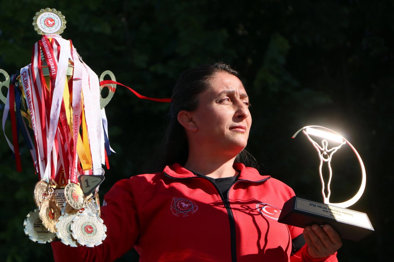 Dünya şampiyonu Ayşe Öğretmen 'Yılın Sporcusu' seçildi