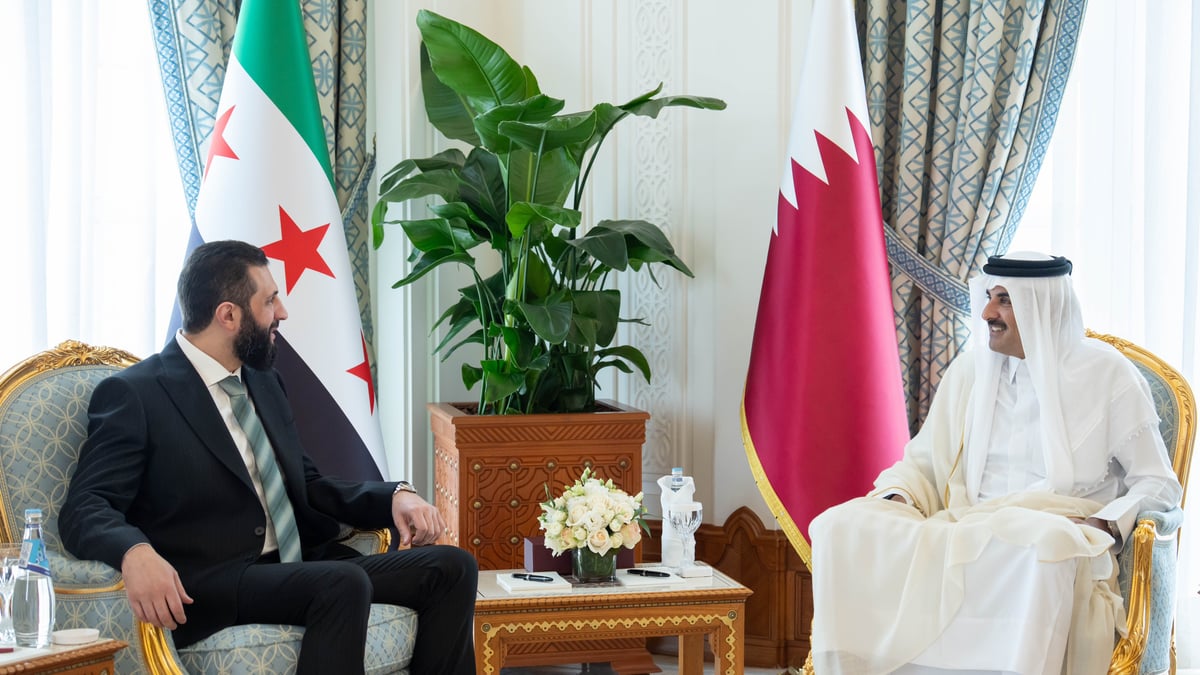 Suriye Cumhurbaşkanı Ahmed Şara Katar Emiri Şeyh Temim bin Hamed Al Sani Doha'da bir araya geldi.