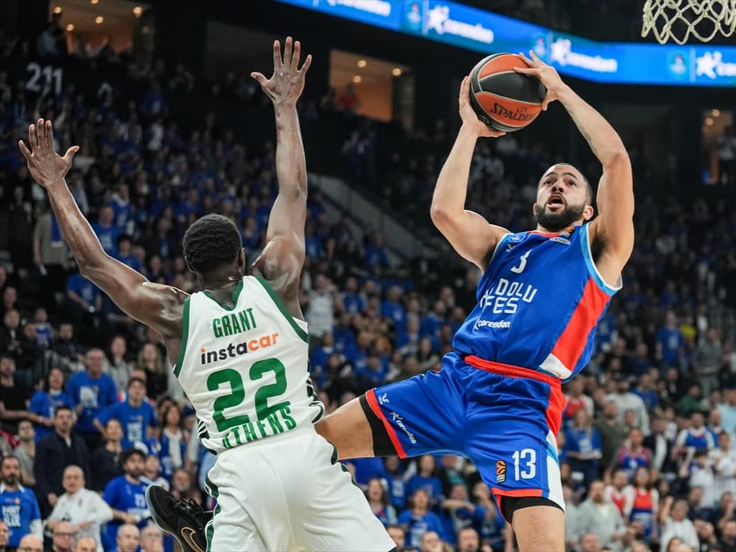 Anadolu Efes ve Panathinaikos kader maçına çıkıyor