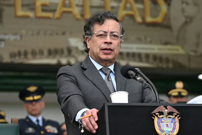 Kolombiya Devlet Başkanı Petro'dan ABD'nin Venezuela hava sahası kararına sert tepki