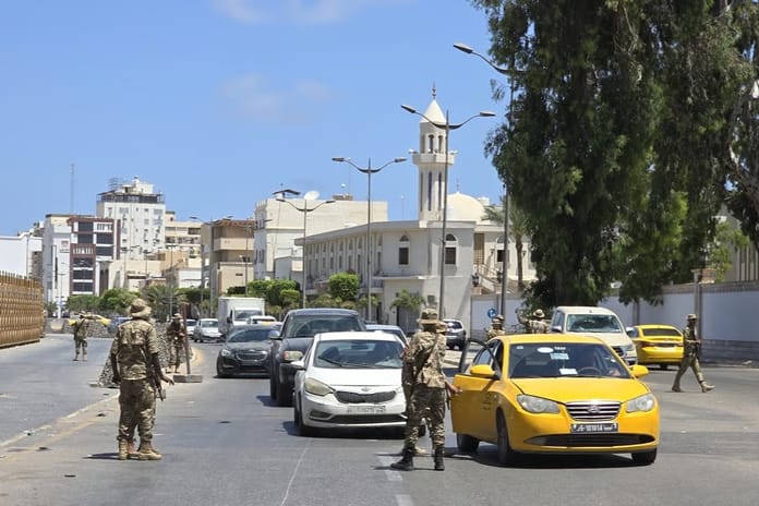 Büyükelçilik Türk vatandaşlarını Libya'ya gitmemeye çağırdı