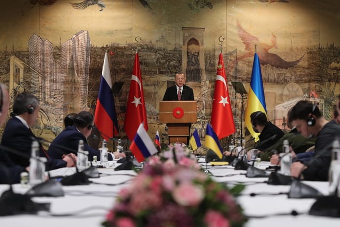 Putin'den Ukrayna'ya İstanbul'da müzakere çağrısı