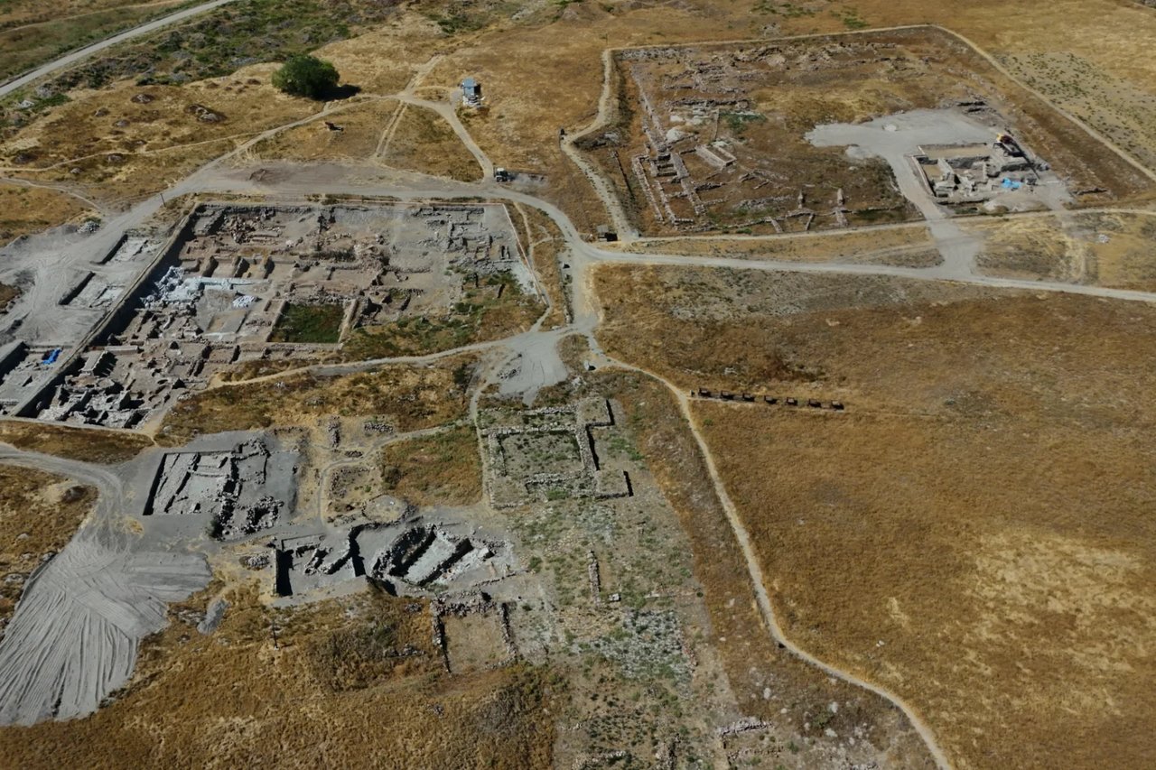 Cumhuriyet tarihinin en uzun soluklu kazısında bir ilk: Mozaikli yapı bulundu