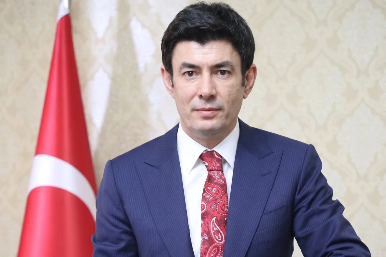 Afyonkarahisar Vali Yardımcısı silahla vurulmuş halde bulundu