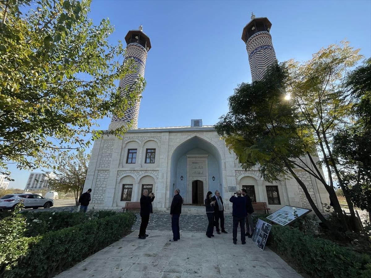 Tarihi Cuma Mescidi yeniden ibadete açıldı