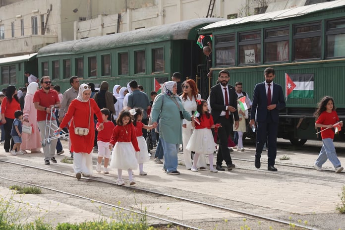 Çocuklar için renkli oyun alanları