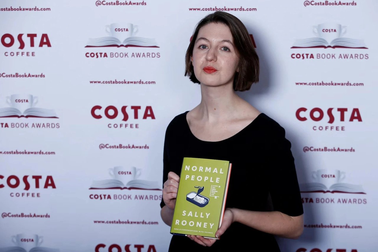 Filistin'e destek veren ünlü yazar Sally Rooney'nin kitapları İngiltere'de satıştan kaldırılıyor