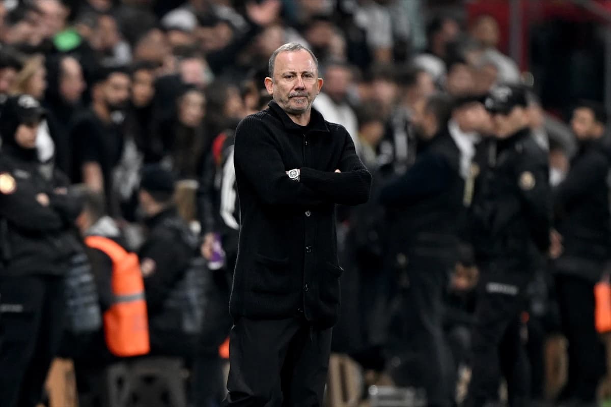 Tribünlerden istifa sesleri