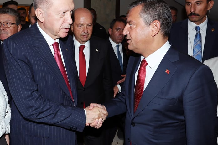 Halkın yüzde 70’i Erdoğan ve Özel’in yeniden görüşmesini istiyor