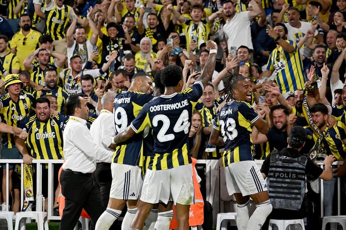 Fenerbahçe farklı kazandı