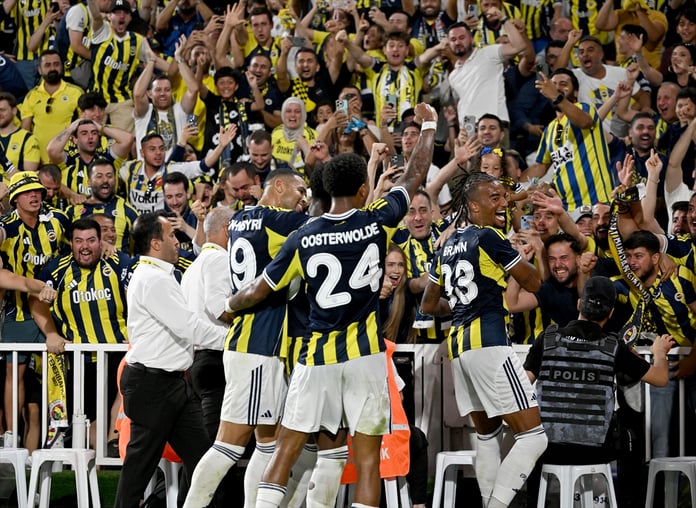 Fenerbahçe farklı kazandı