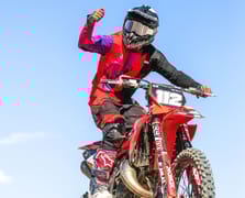 Efe Okur zirveyi bırakmadı: Milli sporcudan Çatalca'da çifte zafer ve tarihi parkur rekoru!