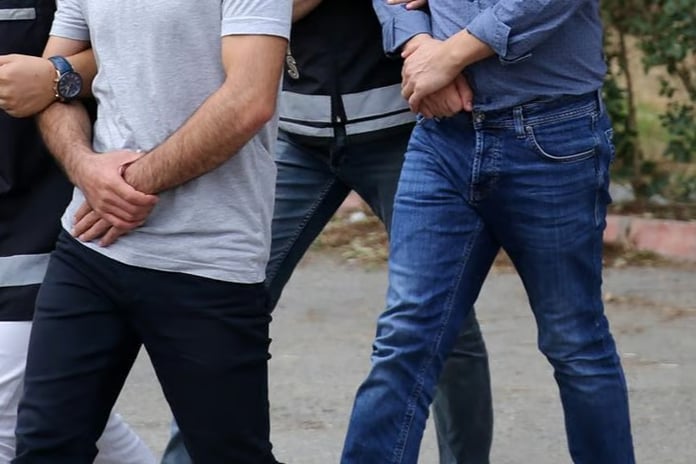 FETÖ operasyonlarında 10 subay/astsubay gözaltına alındı