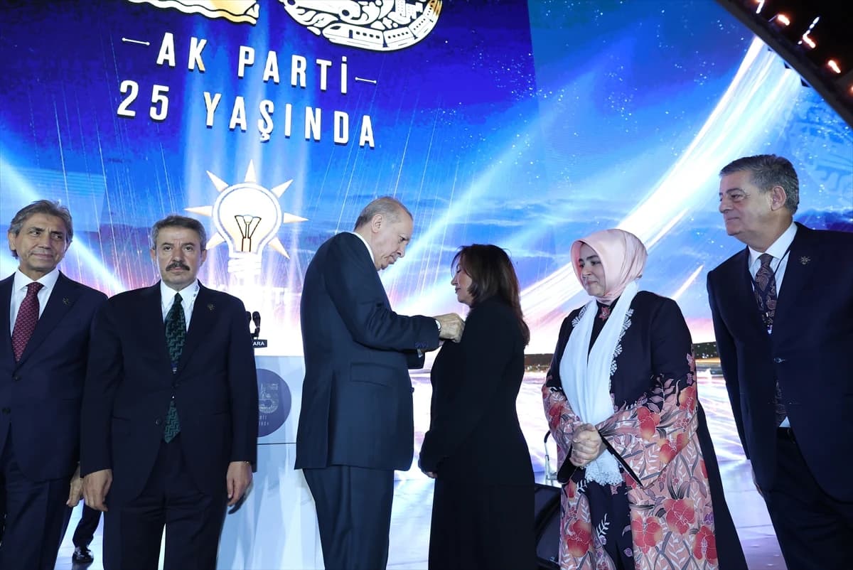 25. yıl töreninde sürpriz katılımlar! 3 vekil ve 7 belediye başkanı AK Parti'ye geçti