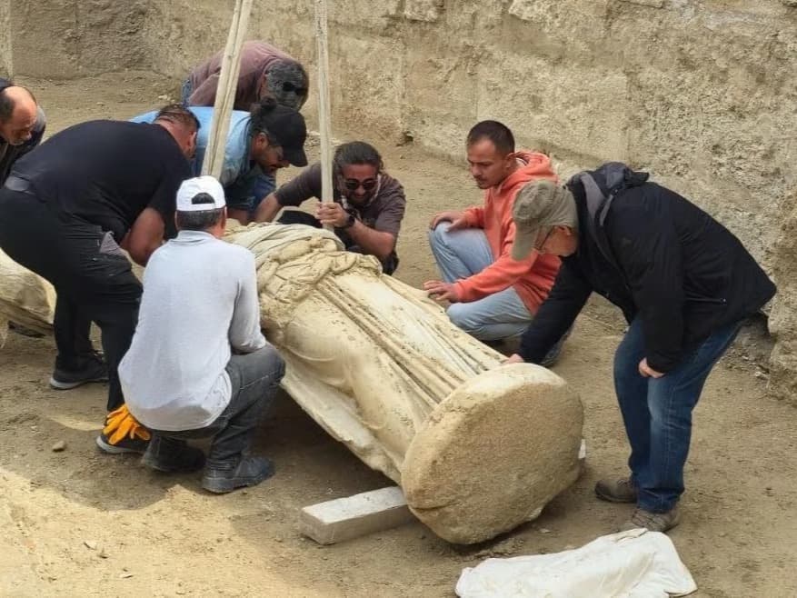 Laodikeia’da 2 metrelik Athena heykeli gün yüzüne çıkartıldı