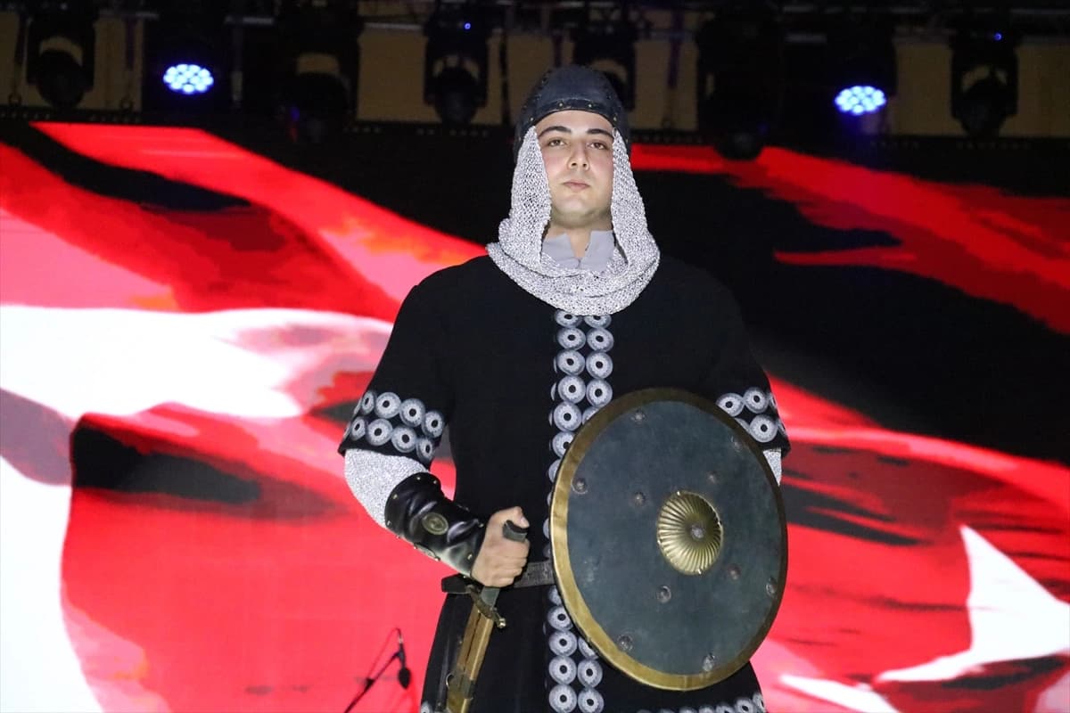 Tarihî kıyafetler sergilendi