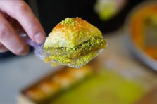 Türkiye'nin konuştuğu ünlü baklavacı satılıyor