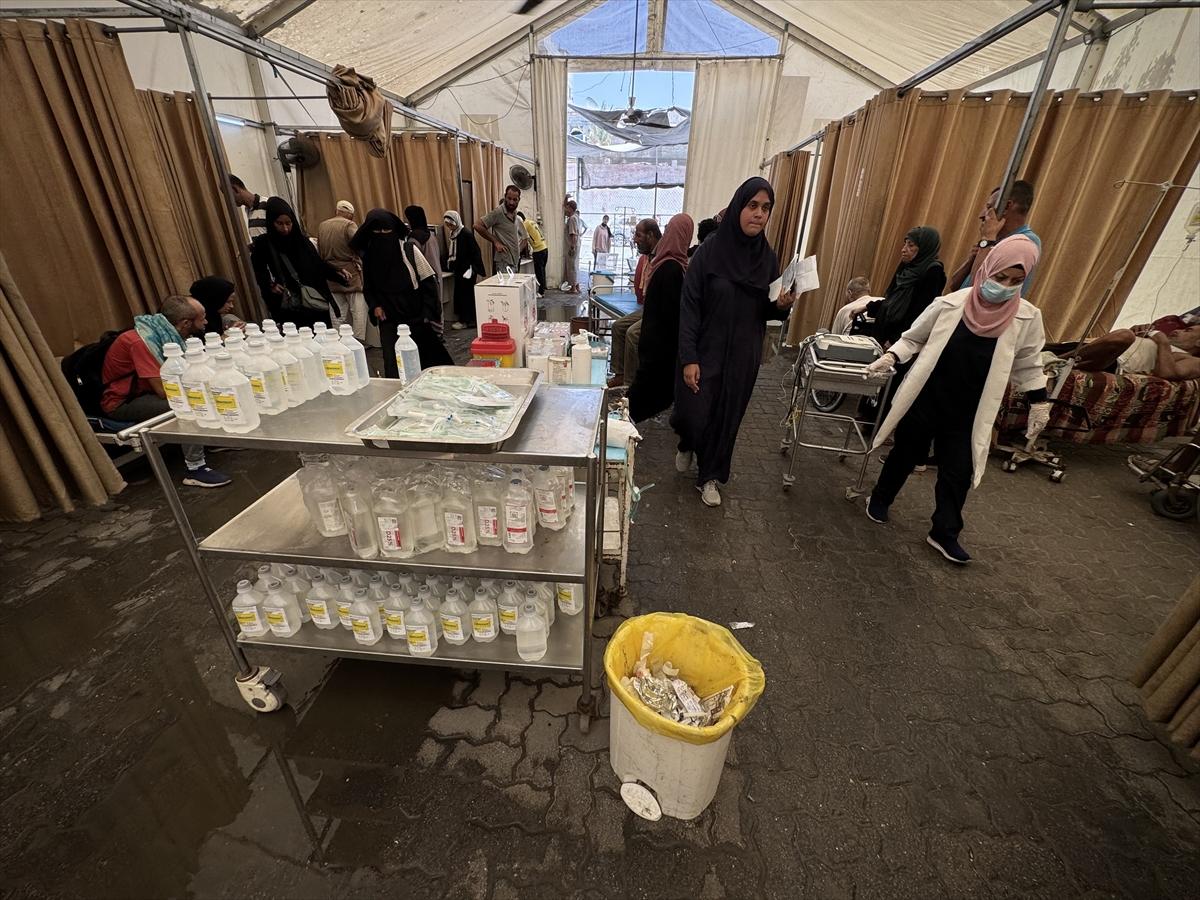İsrail'in saldırdığı Gazze'de hastaneyi kanalizasyon suları bastı