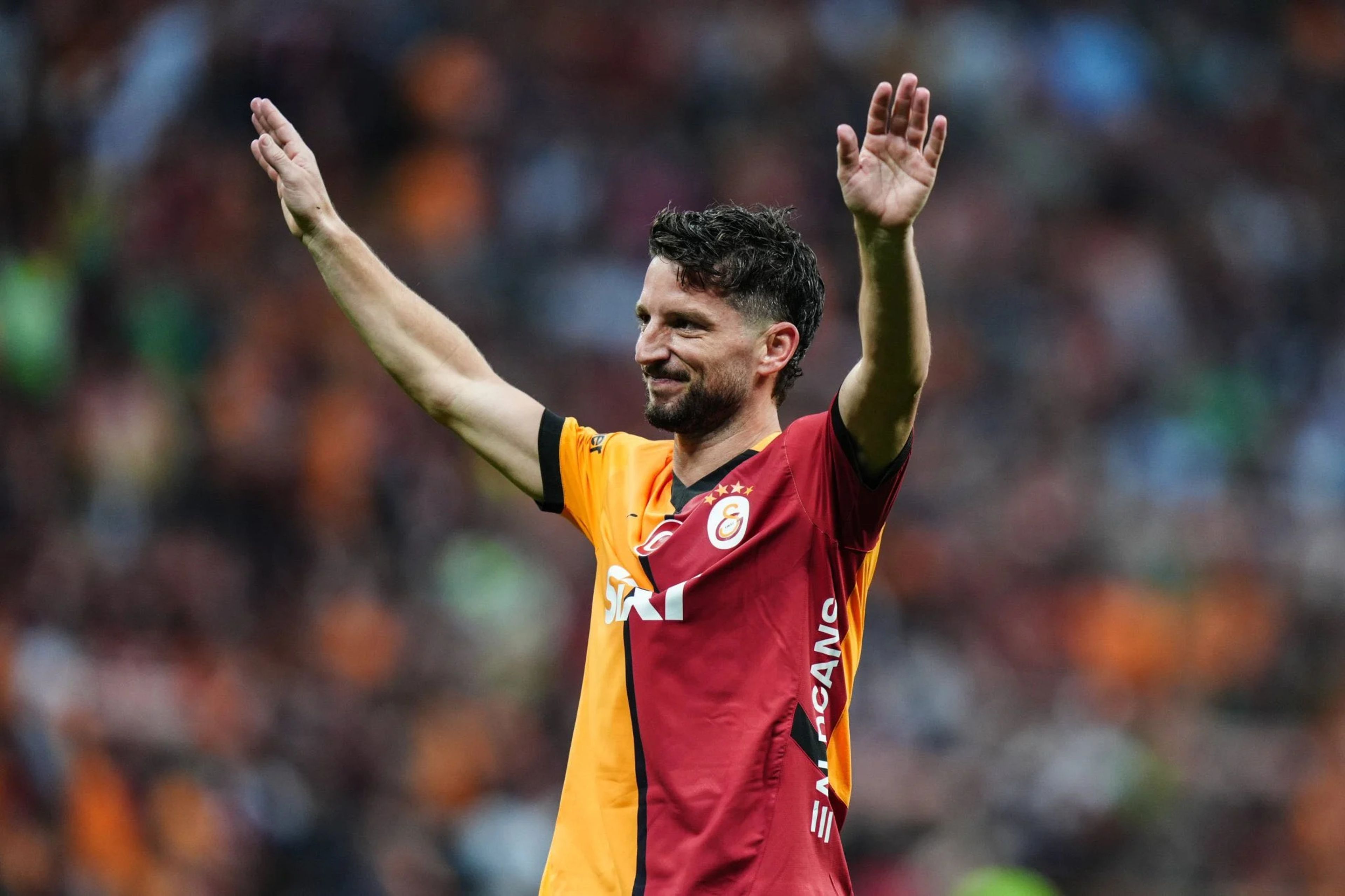 Mertens, son maçına çıkmaya hazırlanıyor: ''Futbolu bıraktım ama son kez senin için ayakkabılarımı giyiyorum''