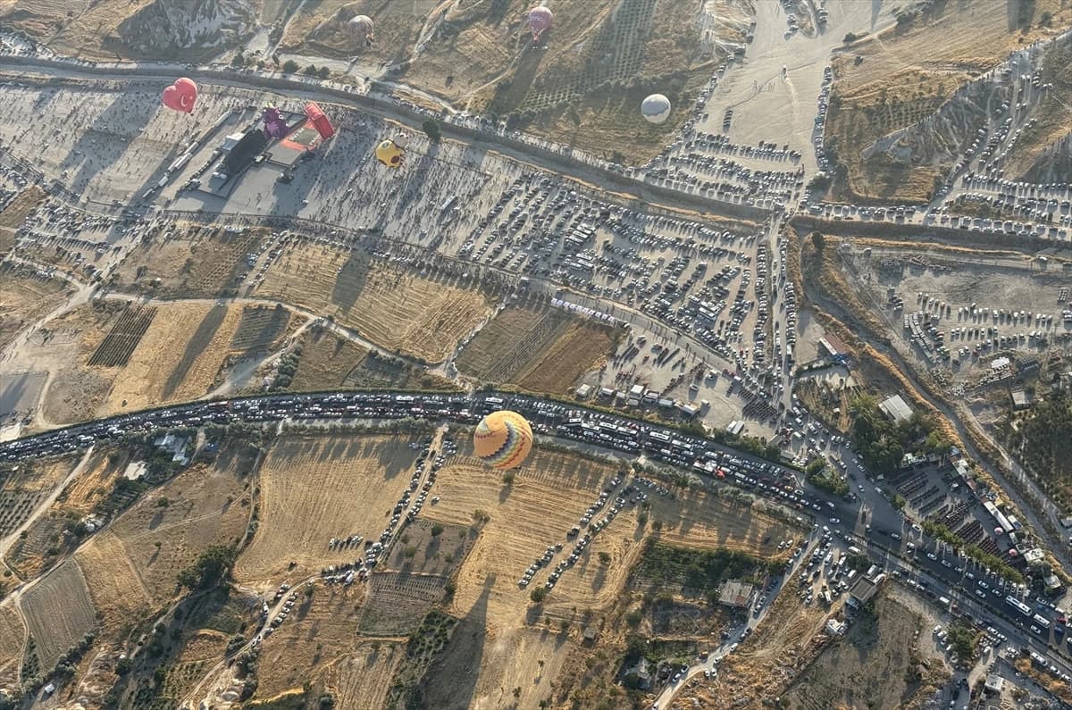 Balon festivali renkli anlara sahne oldu