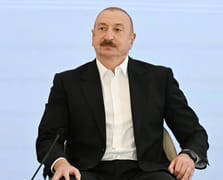 Aliyev'den Ukrayna'ya çağrı: İşgalcilere boyun eğmeyin
