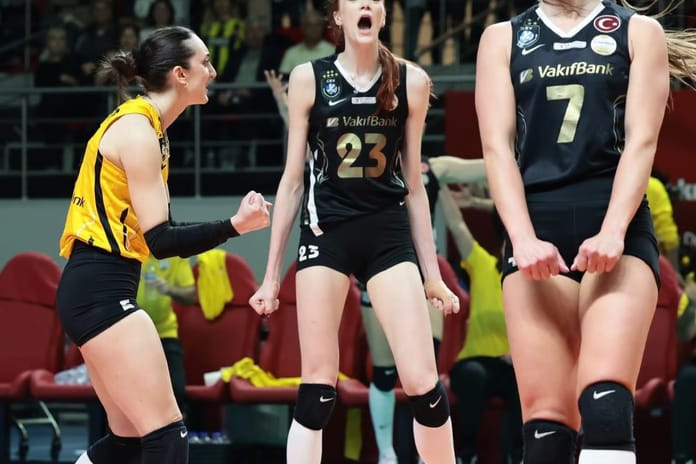 VakıfBank son seti alarak şampiyonluğa ulaştı