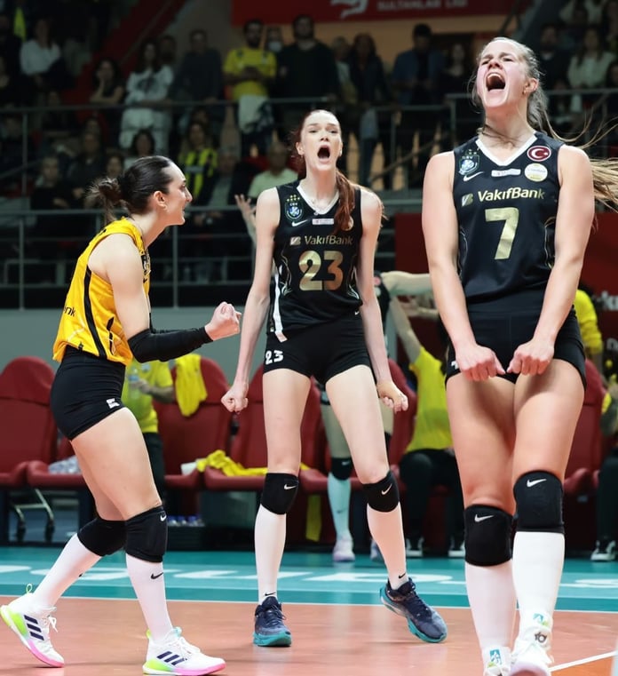 VakıfBank son seti alarak şampiyonluğa ulaştı