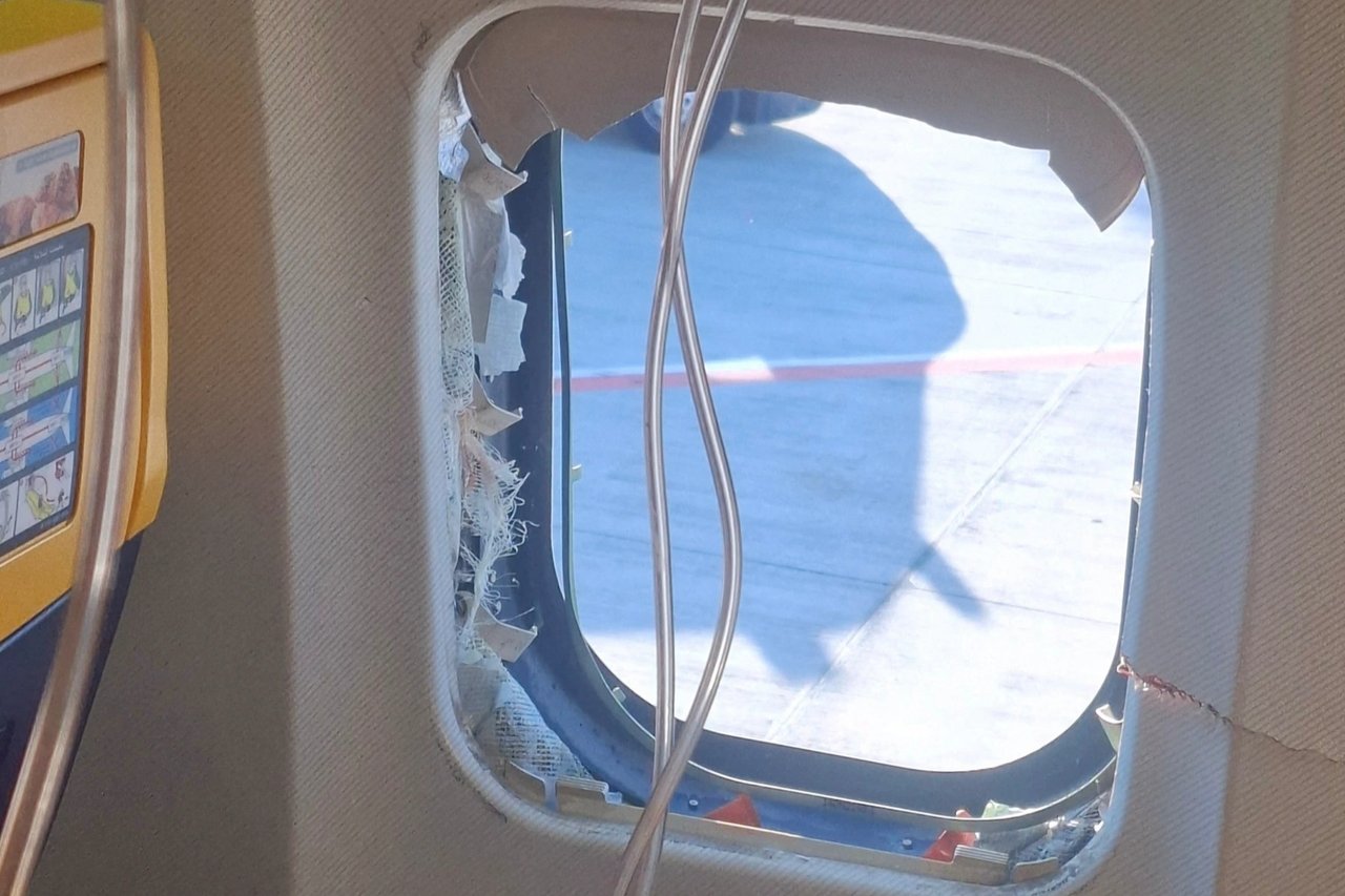 Ryanair'ın başı patlayan cam ile dertte